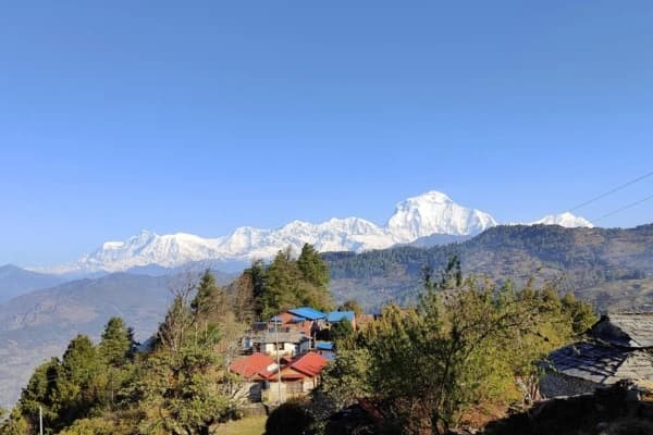 trekking-in-nepal-during-autumn
