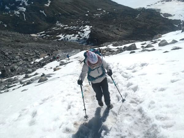 Crossing Gokyo Valley To Everest Base Camp